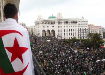« RANA KHARJIN 2025 » : UNE CAMPAGNE ALGÉRIENNE APPELANT À UN NOUVEAU HIRAK POUR METTRE FIN AU RÈGNE MILITAIRE