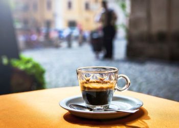 Le café chauffe, les nerfs aussi : les professionnels tirent la sonnette d’alarme face à une hausse inexpliquée des prix