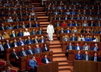 Des coups successifs portés à la scène politique