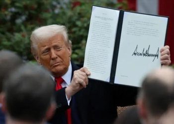 Trump menace d’imposer de lourdes taxes sur les médicaments importés et cible le secteur technologique