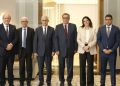 Opposition, gouvernement et une relation complexe